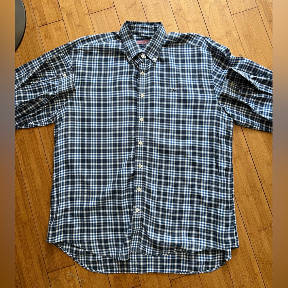 Vineyard Vines Long Sleeve Button Down Whale Shirt. Excellent condition. Large.